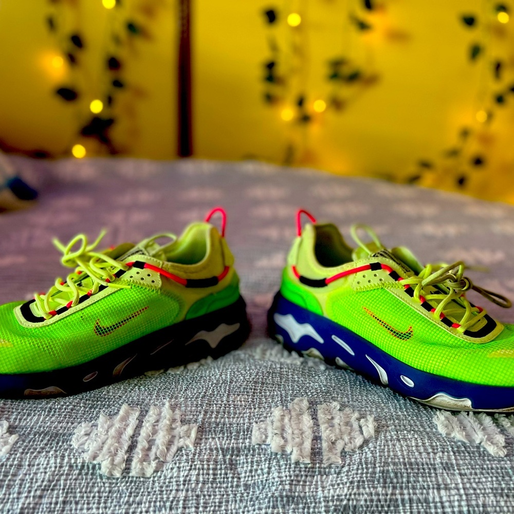 Nike tennis shoes